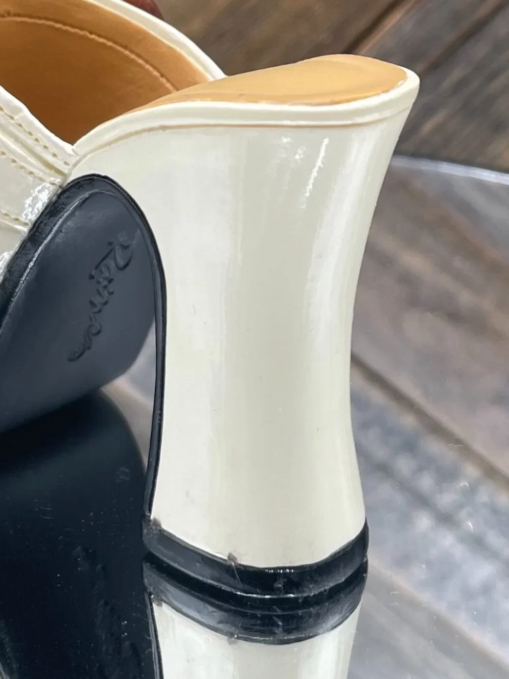 Just the Right Shoe “Struttin’” (#25047) by Raine